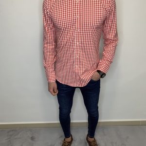 CAMISA DE CUADROS BLANCOS Y ROJOS.