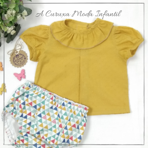 Blusa con volante y manga corta