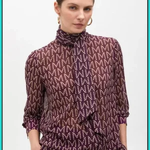 Camisa Logotipada con Lazada en Cuello Burdeos LOLA CASADEMUNT Ref. MF2515002