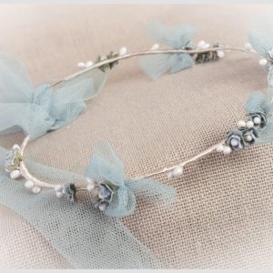 ZOYSAN CORONA DE CEREMONIA FLORES Y TUL 20337