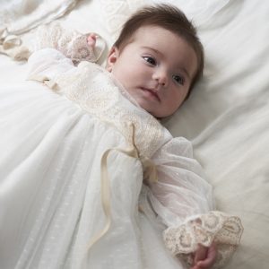 -Faldón bautizo largo,  capota y cubre pañal