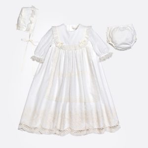 -Faldón bautizo largo,  capota y cubre pañal