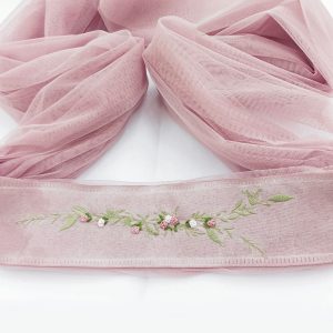 ..LAZO MALVA TUL CON BORDADO DE COMUNION AMAYA 2026