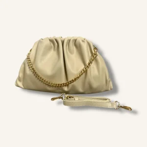 Bolso de piel con diseño fruncido y cadena Beige – SOFIA